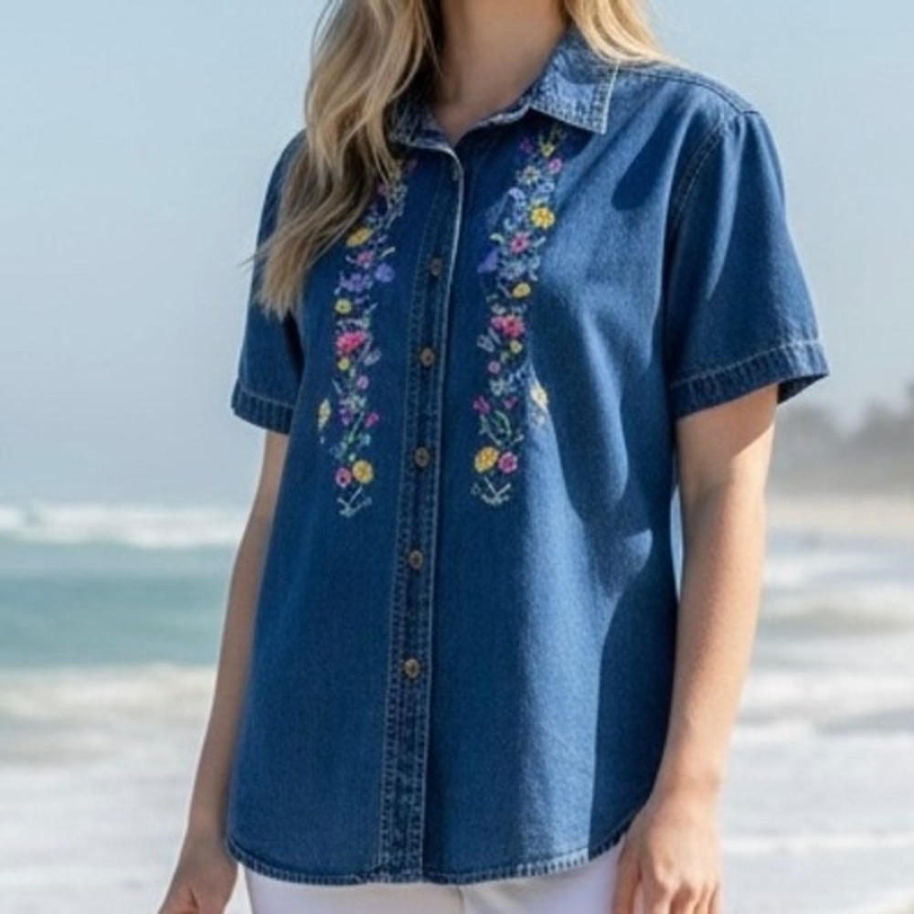 Cabin Creek Womens Blue Denim Shirt Sz Lg Floral Embroidered Short Sleeve Summer